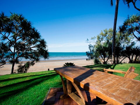 Beachfront Zilzie Holiday Home And Cottage - Dalby Accommodation 1