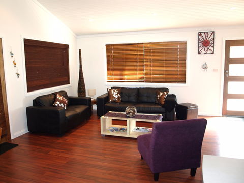 Bluewater Getaway - Dalby Accommodation 1