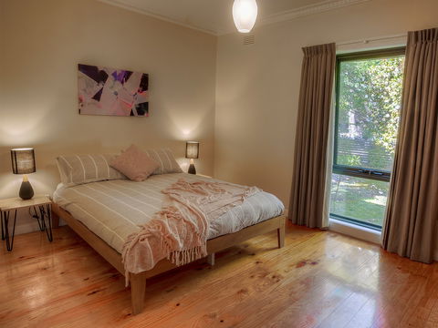 Caits Place - Dalby Accommodation 3