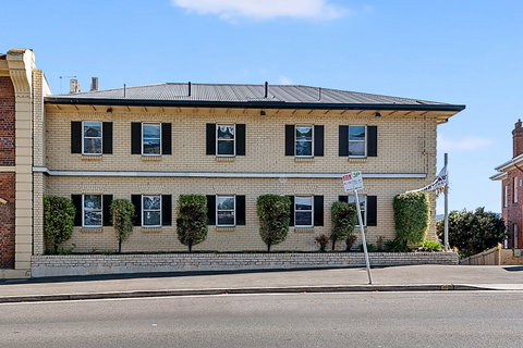 Coach House Launceston - Dalby Accommodation 1