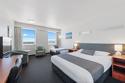 Coach House Launceston - Dalby Accommodation 2