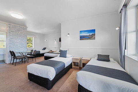 Coach House Launceston - Dalby Accommodation 4