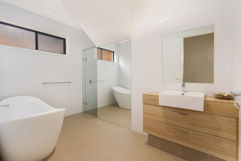 Divine - Dalby Accommodation 6