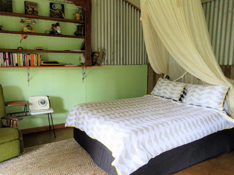 Fig Tree Retro Studio - Dalby Accommodation 4