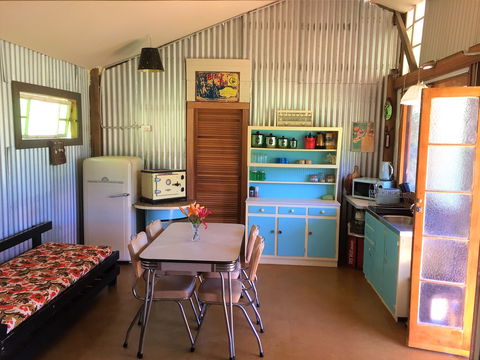 Fig Tree Retro Studio - Dalby Accommodation 6