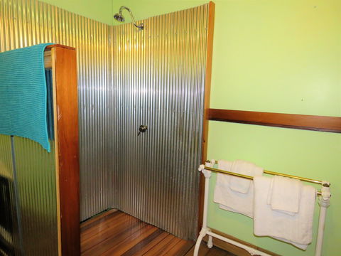 Fig Tree Retro Studio - Dalby Accommodation 9