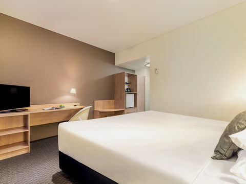 Ibis Melbourne Hotel & Apartments - Dalby Accommodation 2