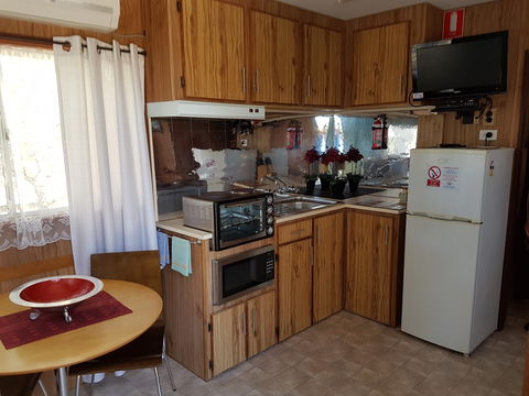 Kingscote Tourist Park And Family Units - Dalby Accommodation 4