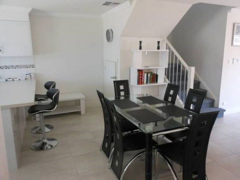 Oaklands Junction - Dalby Accommodation 2