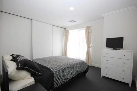 Oaklands Junction - Dalby Accommodation 3