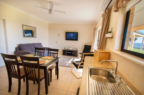 Pelican Perch Retreat - Dalby Accommodation 5