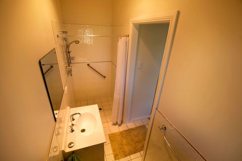 Pelican Perch Retreat - Dalby Accommodation 7