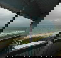 Rose's Beach House - Dalby Accommodation