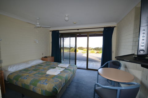 Skenes Creek Lodge Motel - Dalby Accommodation 4