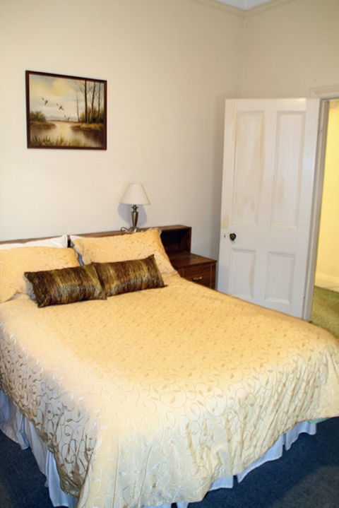 Squatters Cottage - Dalby Accommodation 2
