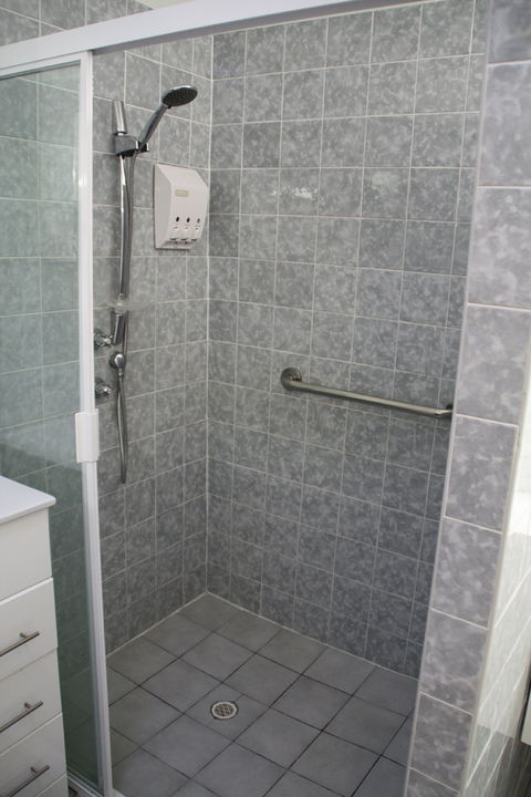 Squatters Cottage - Dalby Accommodation 3