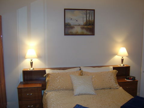 Squatters Cottage - Dalby Accommodation 5