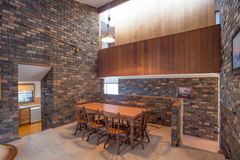 Stunning Clifftop - Dalby Accommodation 3