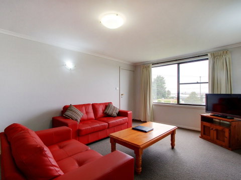 Tamar River Villas - Dalby Accommodation 1