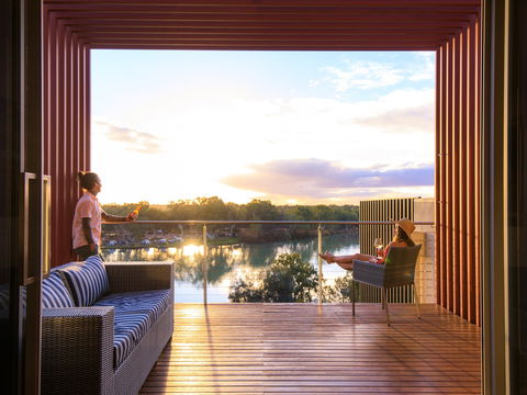 The Frames - Luxury Riverland Accommodation - Dalby Accommodation 0