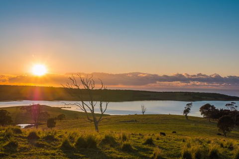 Tilba Lake House - Dalby Accommodation 0