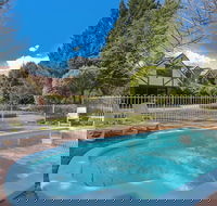 Tudor House - Dalby Accommodation