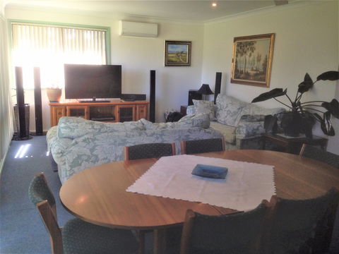 Waratah Cottage - Dalby Accommodation 2