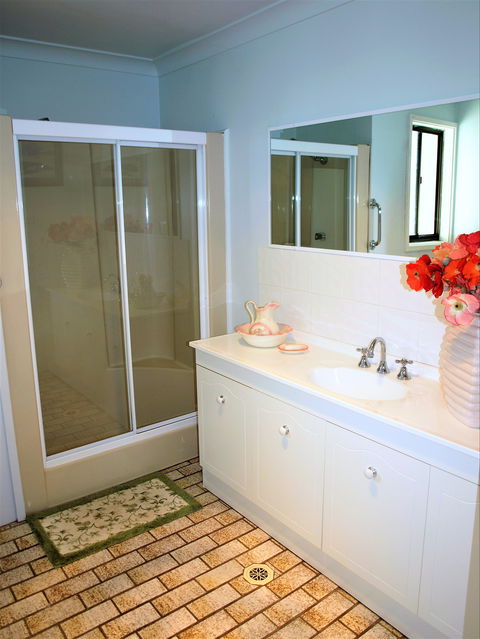 Waratah Cottage - Dalby Accommodation 4