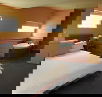 Waves Luxury Suites - Dalby Accommodation