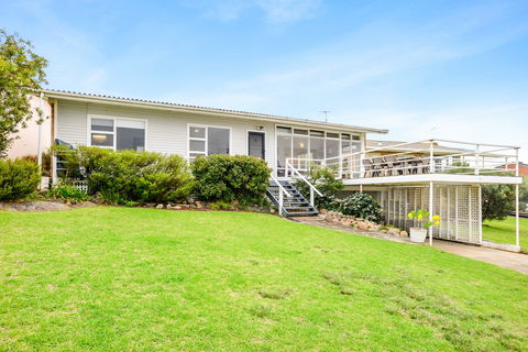19 Investigator Crescent, Encounter Bay - Dalby Accommodation 0