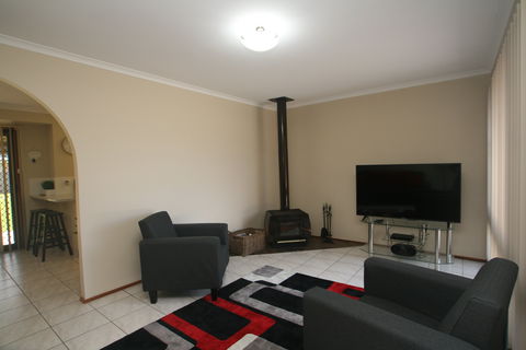 Badgee Holiday Home - Dalby Accommodation 2