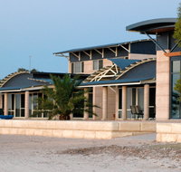 Baird Bay Ocean Eco Apartments