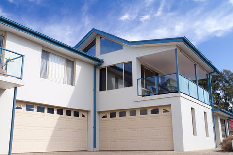 Beach Holiday Unit - Dalby Accommodation 0