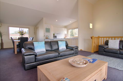Beach Holiday Unit - Dalby Accommodation 1