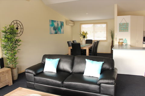 Beach Holiday Unit - Dalby Accommodation 2
