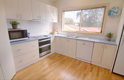 Beach Holiday Unit - Dalby Accommodation 4