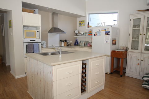 Berrara's Home Away From Home - Dalby Accommodation 0