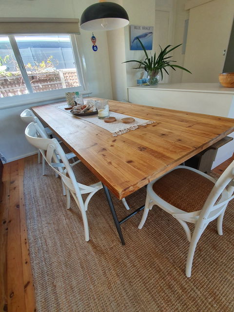 Blue Whale Cottage - Dalby Accommodation 5