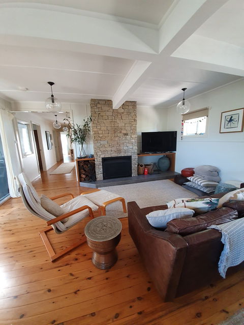 Blue Whale Cottage - Dalby Accommodation 7