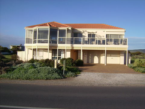Century 21 SouthCoast: Hayman - Dalby Accommodation 0