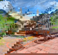 Crisp Street Cottage - Dalby Accommodation