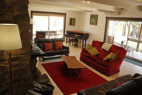 Cullen Wines Homestead - Dalby Accommodation 1