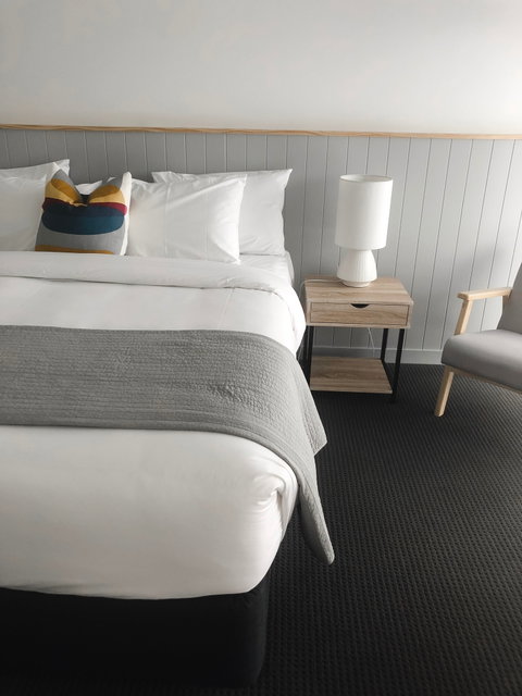 Eight Spence - Dalby Accommodation 2