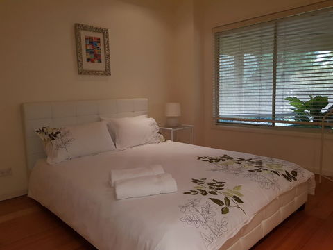 Ellie's Hide-Away At Malua Bay - Dalby Accommodation 5