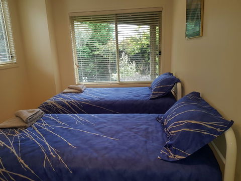 Ellie's Hide-Away At Malua Bay - Dalby Accommodation 7