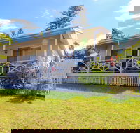Embrace Cottage at Catherine Hill Bay - Dalby Accommodation