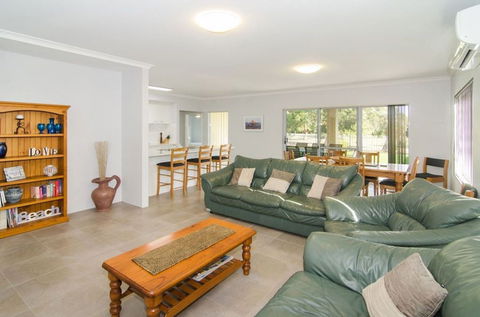 Fairway Isle - Dalby Accommodation 4