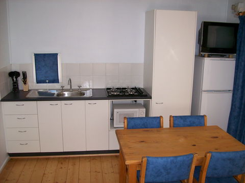 Goughs Bay Holiday Cottages - Dalby Accommodation 5
