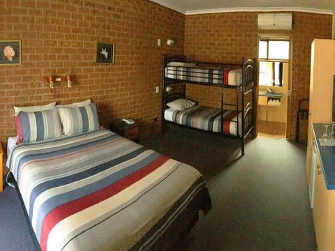 Milawa Motel - Dalby Accommodation 2