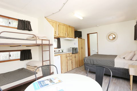 Moonta Bay Accommodation - Dalby Accommodation 6